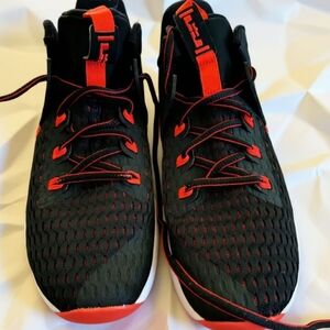 Mens LeBron Witness 5 Shoe